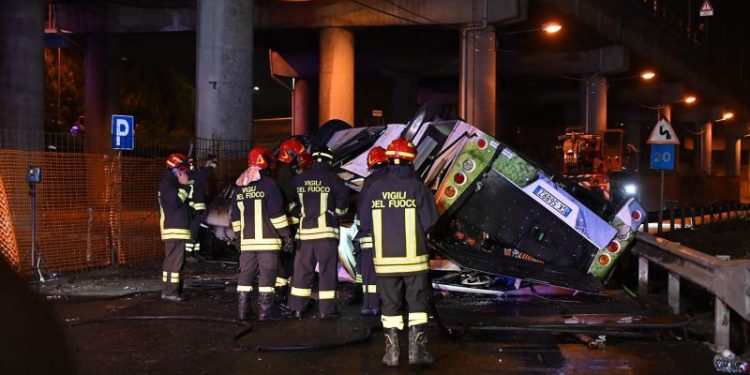 Bus crash near Venice kills 21 people