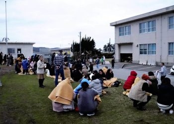 Massive earthquake hits western Japan, triggering tsunami warnings